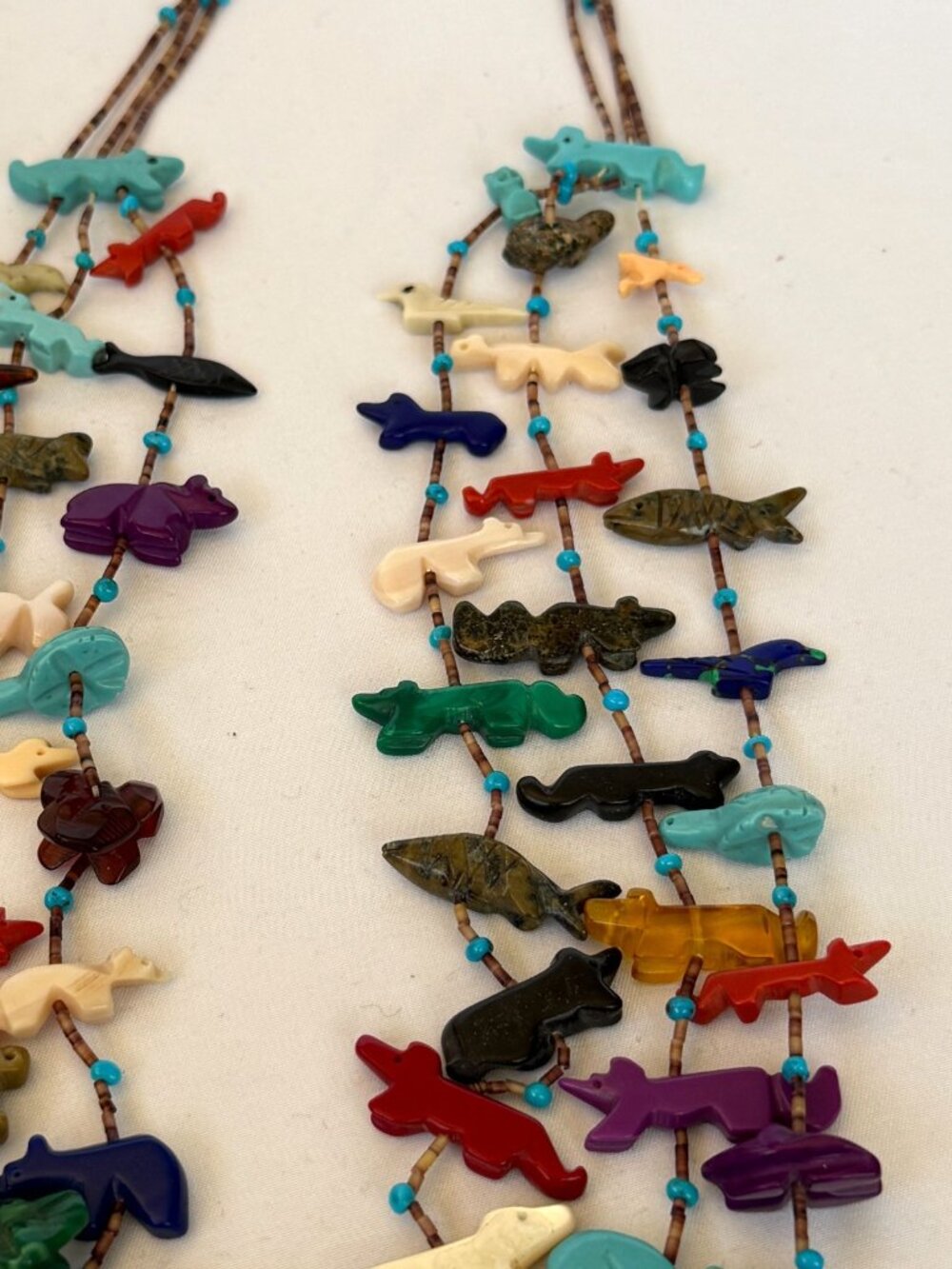 VINTAGE ZUNI ANIMAL FETISH HAND CARVED GEMSTONE HEISHI BEAD 3-STRAND NECKLACE - Picture 7 of 16